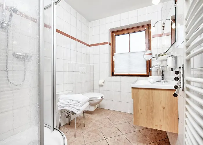 - 24 Neben Skipiste Und Skilift Bad Kleinkirchheim